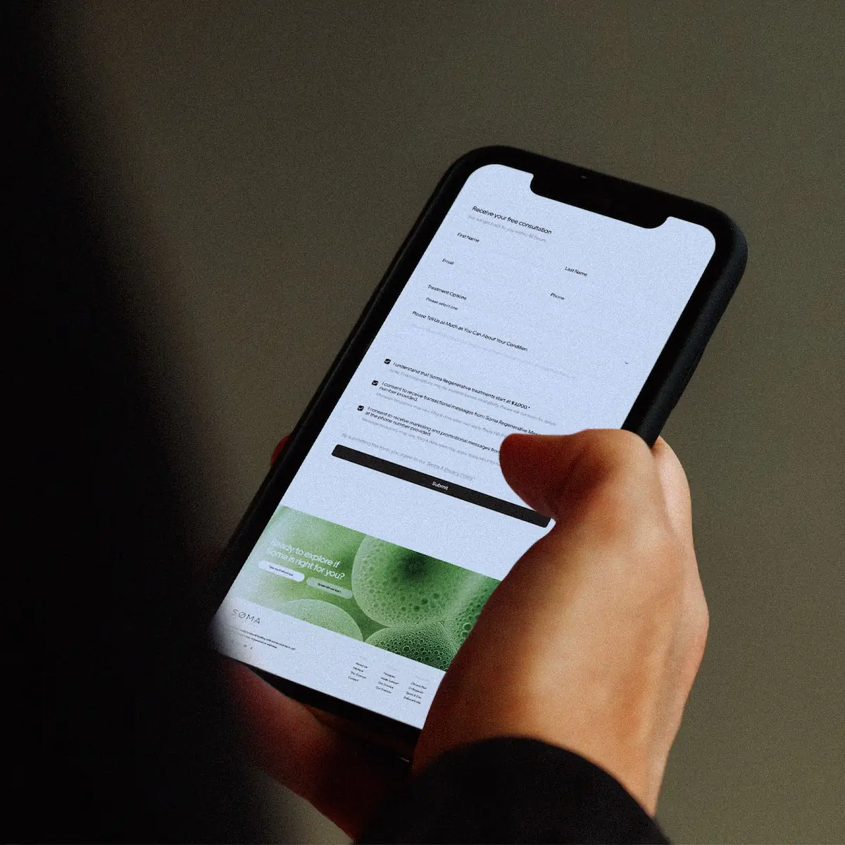 A person filling out the SOMA candidacy assessment on a phone